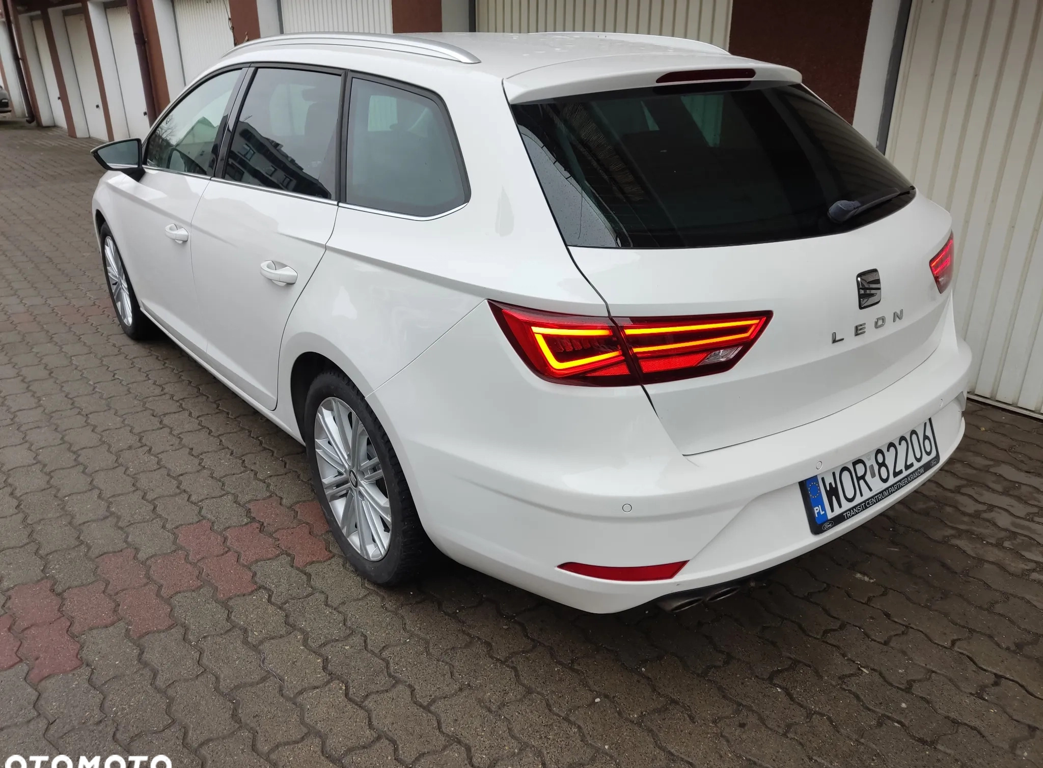 Seat Leon cena 69900 przebieg: 72000, rok produkcji 2018 z Warszawa małe 154